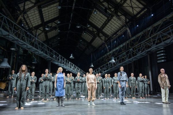 premiere_ich_geh_unter_lauter_schatten_c_caroline_seidel_ruhrtriennale_2022_05.jpg__1024x0_q85_subject_location-959%2C612_subsampling-2_upscale