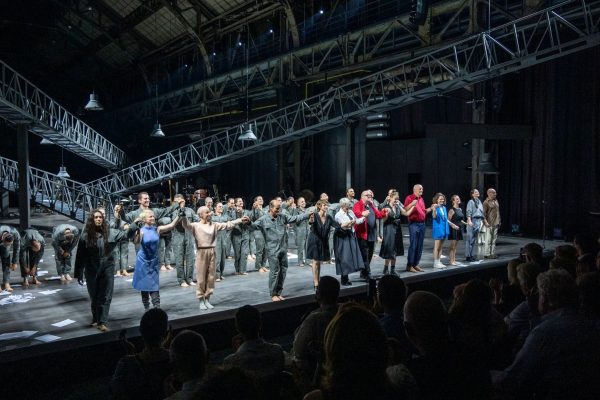 premiere_ich_geh_unter_lauter_schatten_c_caroline_seidel_ruhrtriennale_2022_07.jpg__1920x1018_q85_crop_subject_location-960%2C640_subsampling-2_upscale